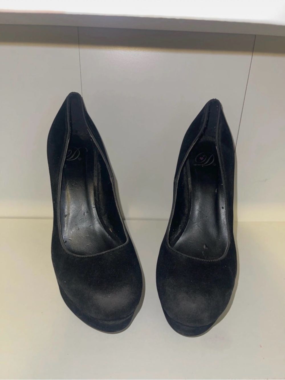 Classic Black Women's Suede Pumps